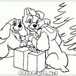 Szczenięta pod drzewem