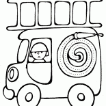 Strażak w specjalnym samochodzie