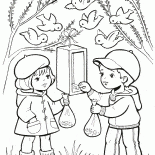 Dzieci karmienia ptaków